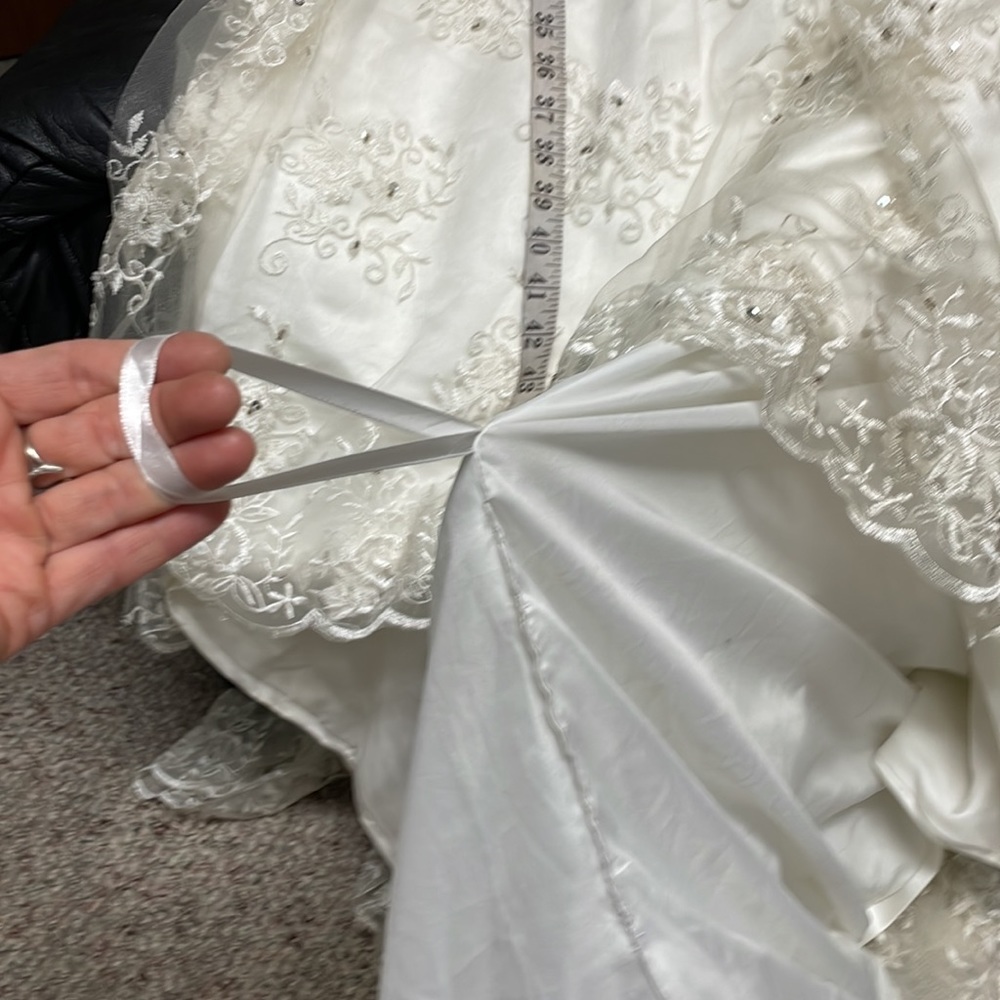 Wedding dress - Picture 7 of 11